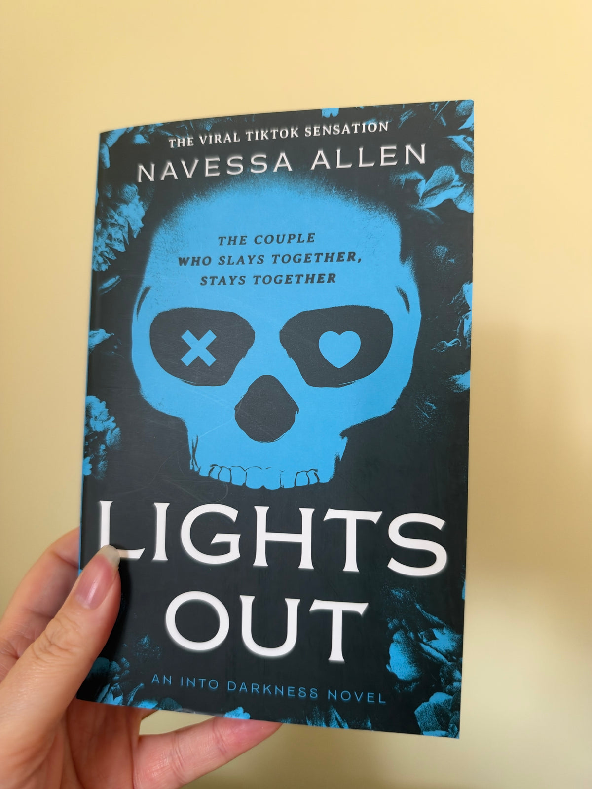 Navessa Allen - Lights Out