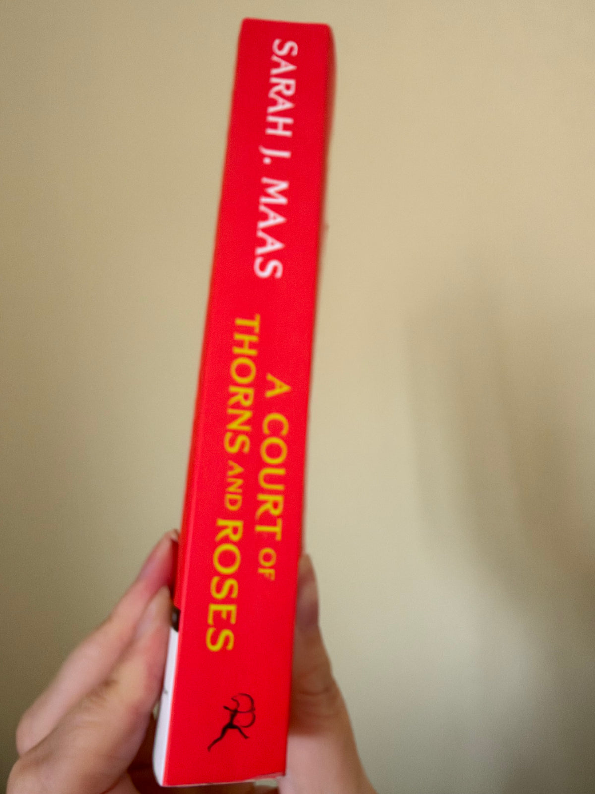 Sarah J Maas - A Court of Thorns and Roses