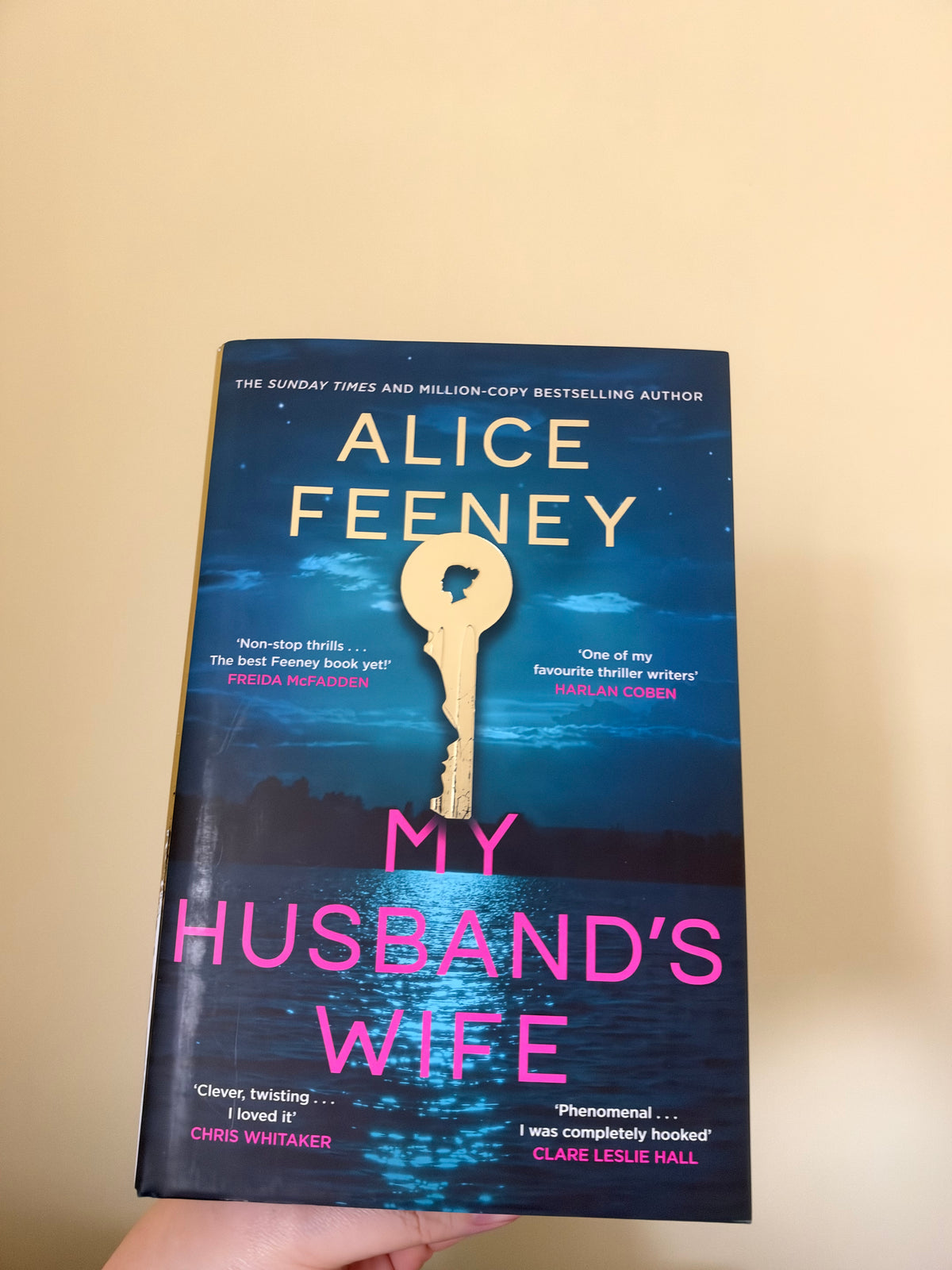 Alice Feeney - My Husbands Wife (Hardback)